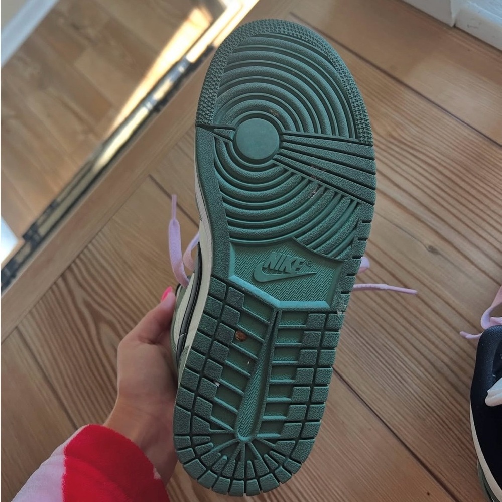 Dutch green Jordan 1 Mids - Picture 6 of 7